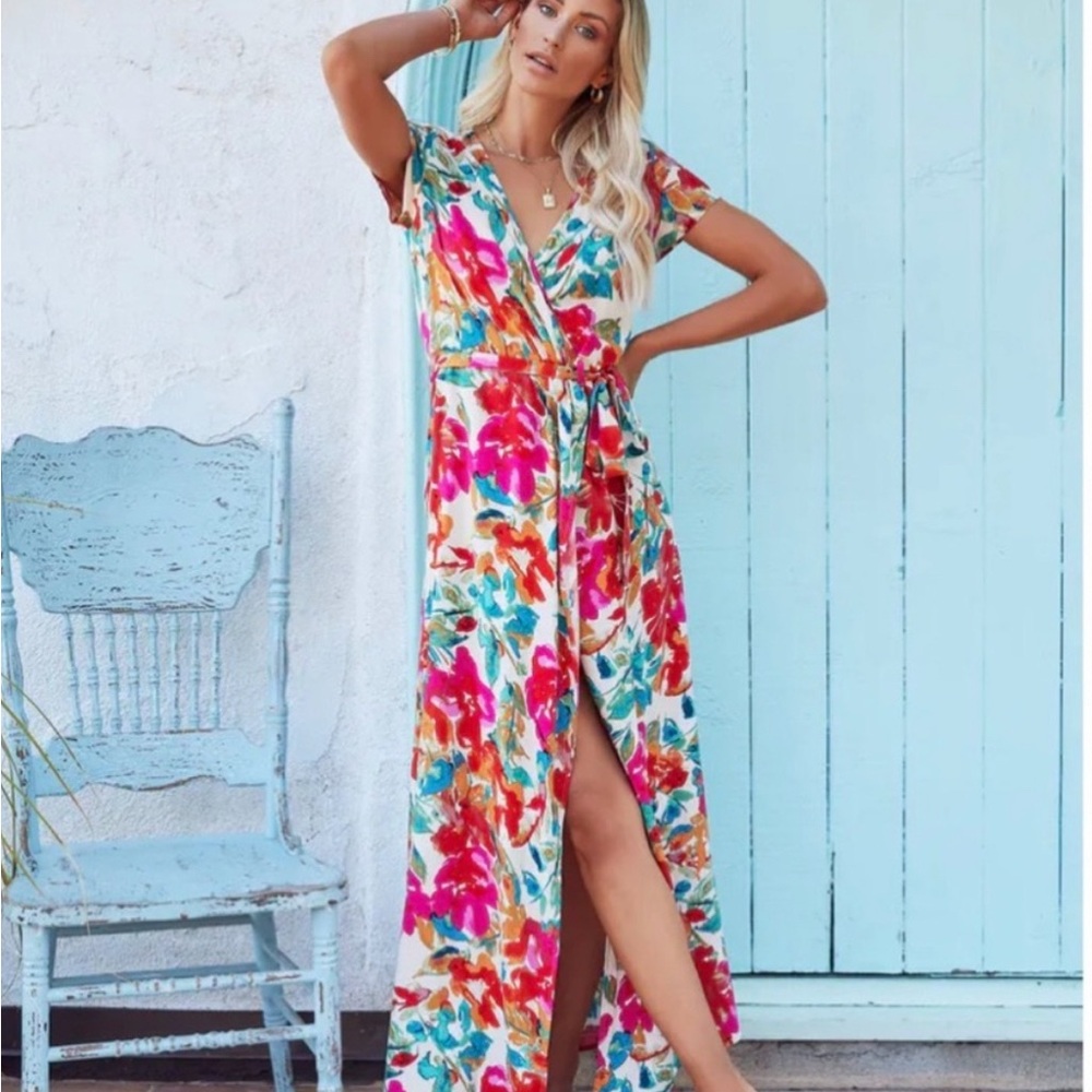 VICI Floral wrap Maxi Dress with V-Neck size Medium